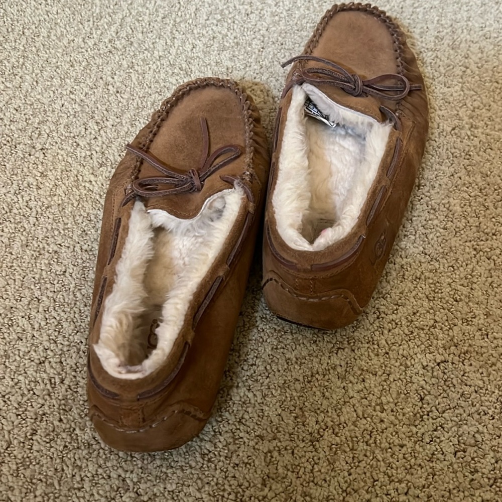 UGG Dakota slippers chestnut size 6 EUC